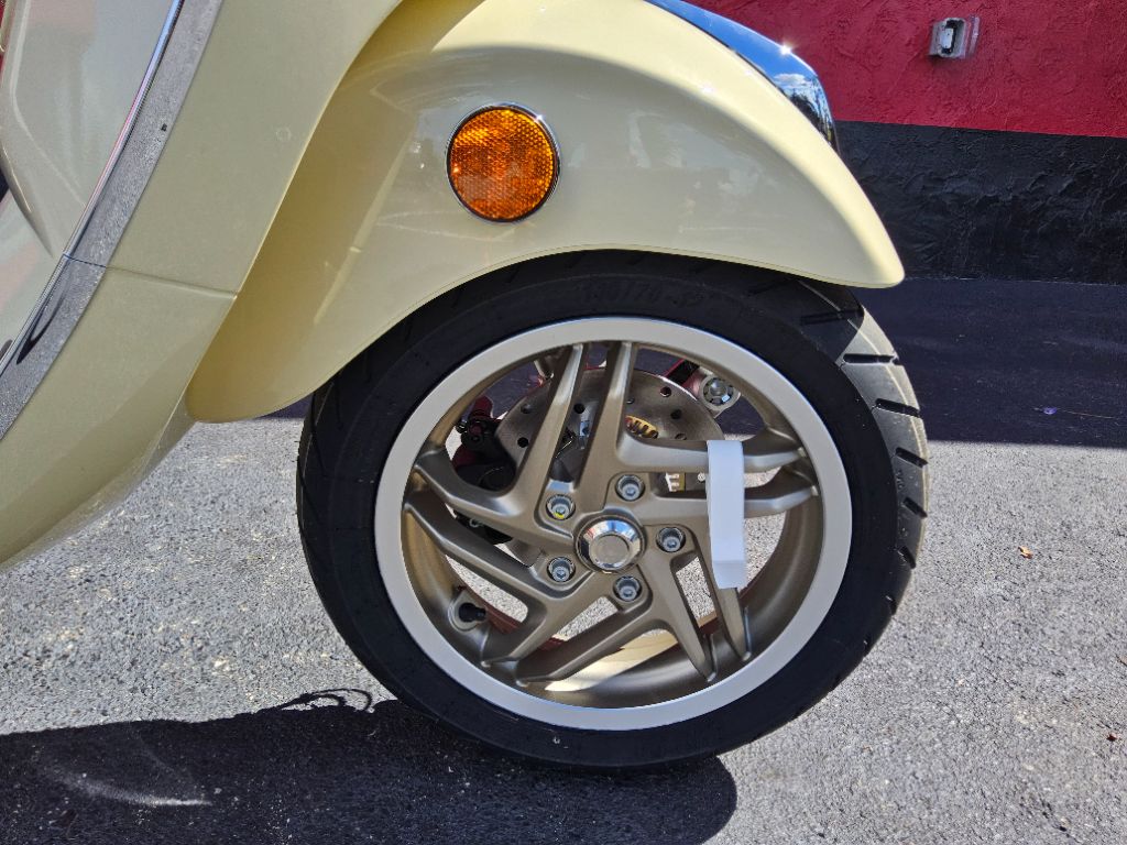 2027 Vespa Primavera / Sprint 150 - $5,949
