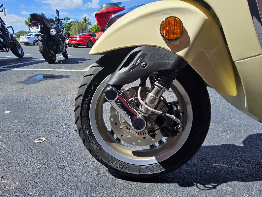 2027 Vespa Primavera / Sprint 150 - $5,949