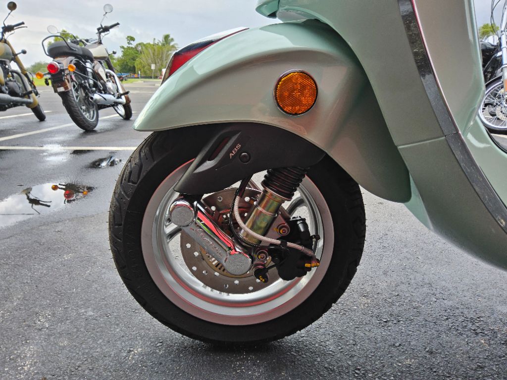 2027 Vespa Primavera / Sprint 150 - $5,995