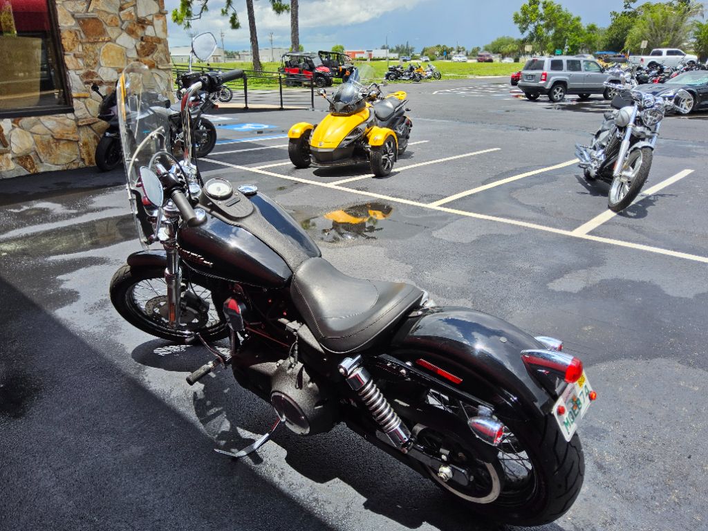 2011 Harley-davidson Dyna Street Bob - $7,995