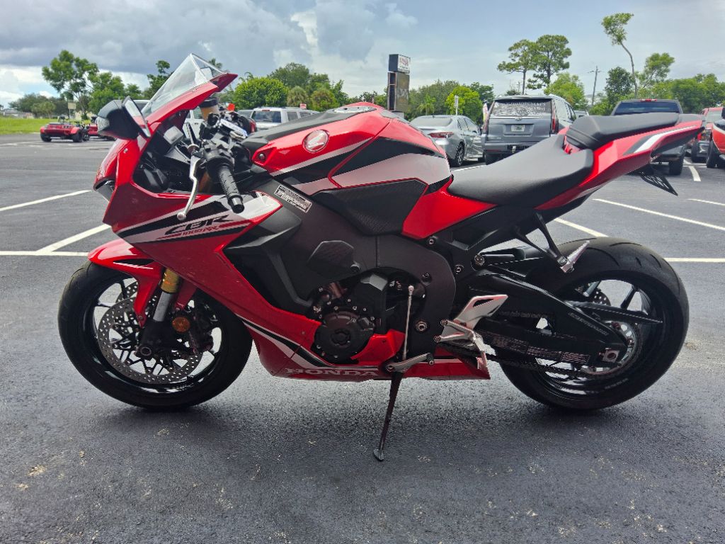 2021 Honda Cbr1000rr - $13,500