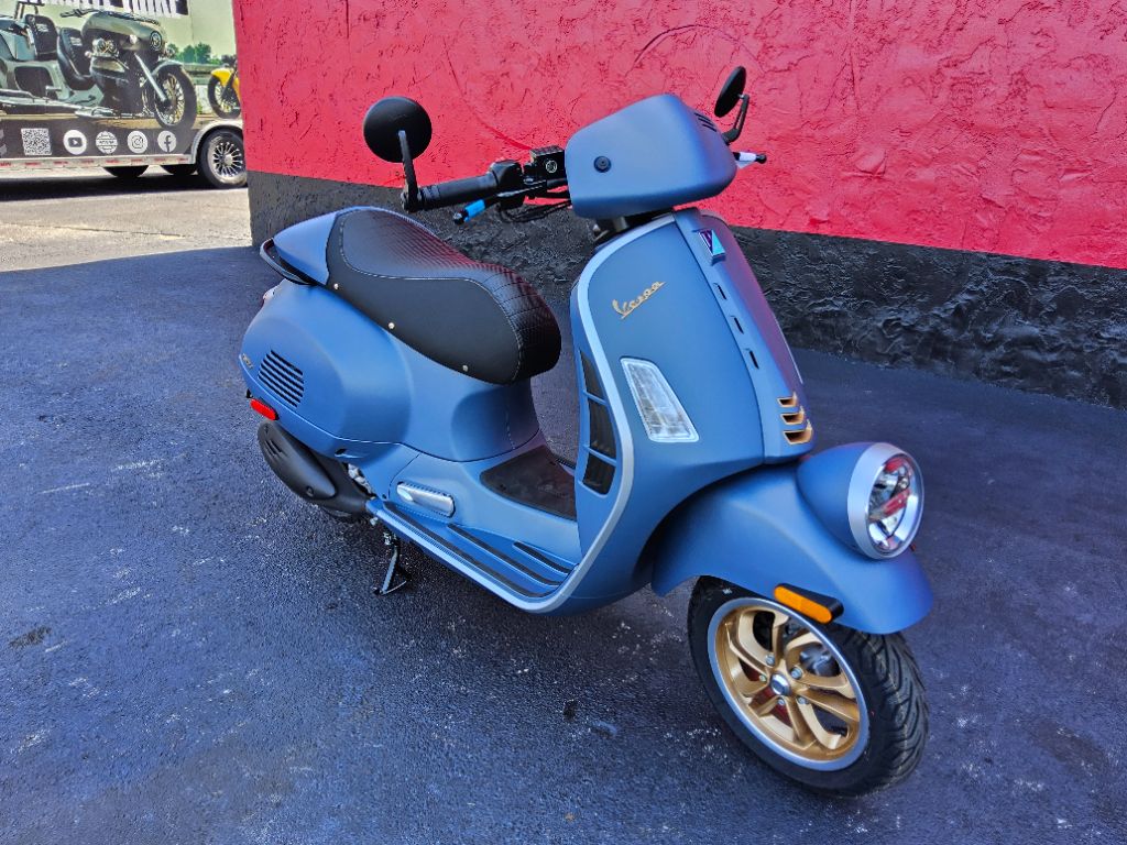 2027 Vespa Gts - $8,799