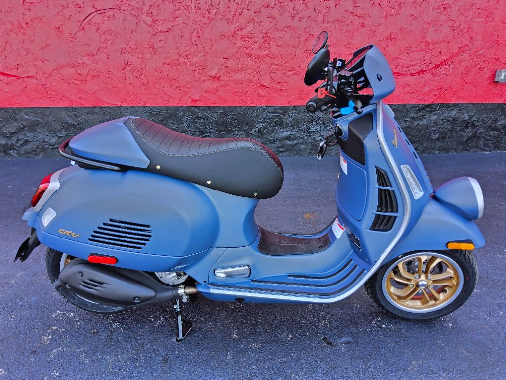 2027 Vespa Gts - $8,799