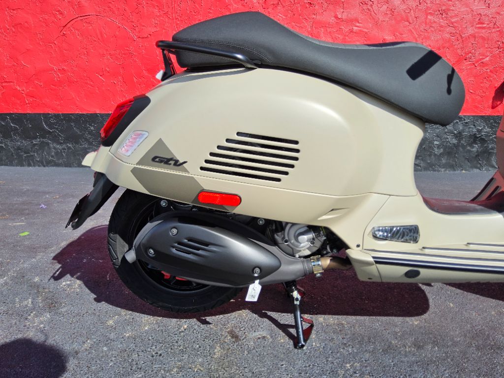2027 Vespa Gts - $8,699