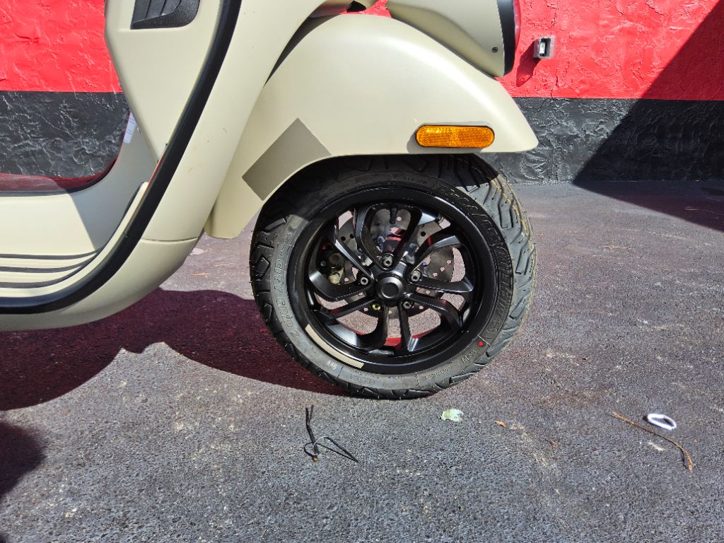 2027 Vespa Gts - $8,699