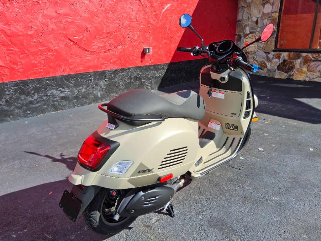 2027 Vespa Gts - $8,699