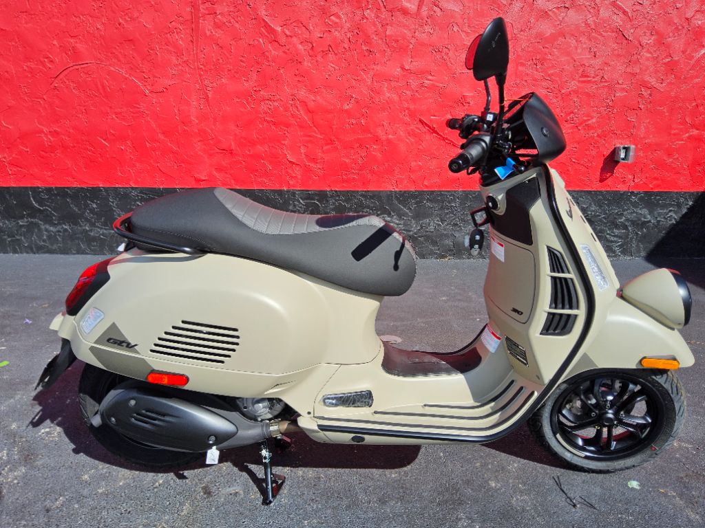 2027 Vespa Gts - $8,699