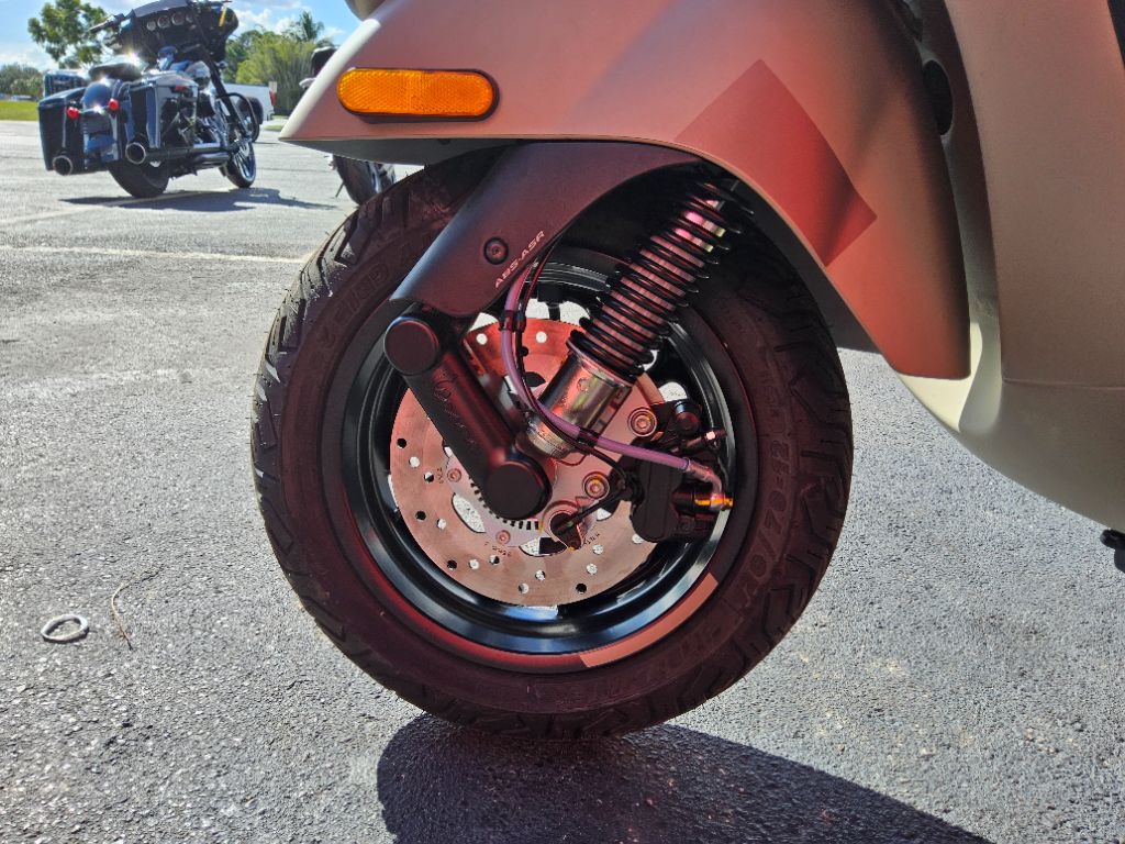 2027 Vespa Gts - $8,699