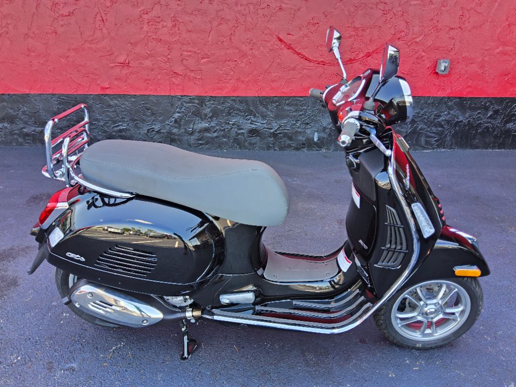 2023 Vespa Gts Rst / Sei Giorni - $6,500