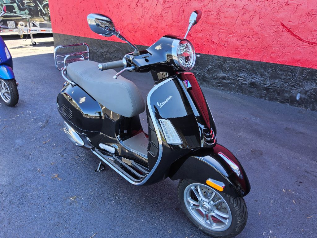 2023 Vespa Gts Rst / Sei Giorni - $6,500