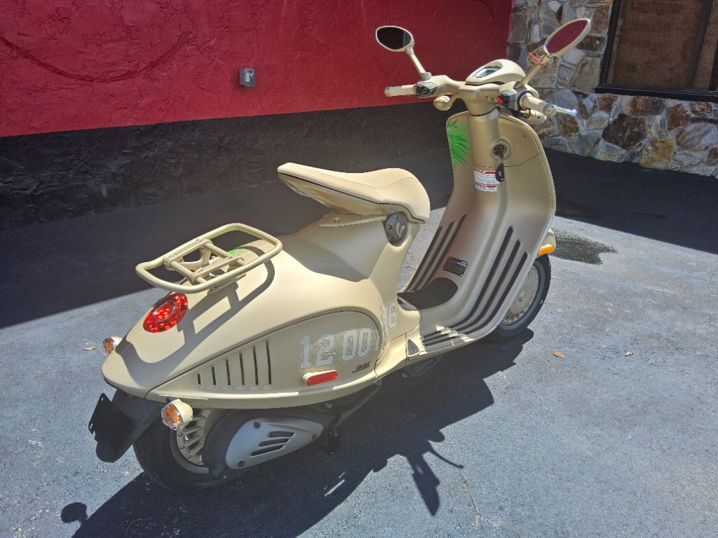 2024 Vespa 946 - $9,500