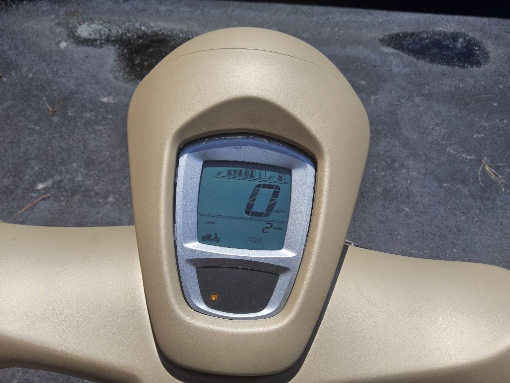 2024 Vespa 946 - $9,500