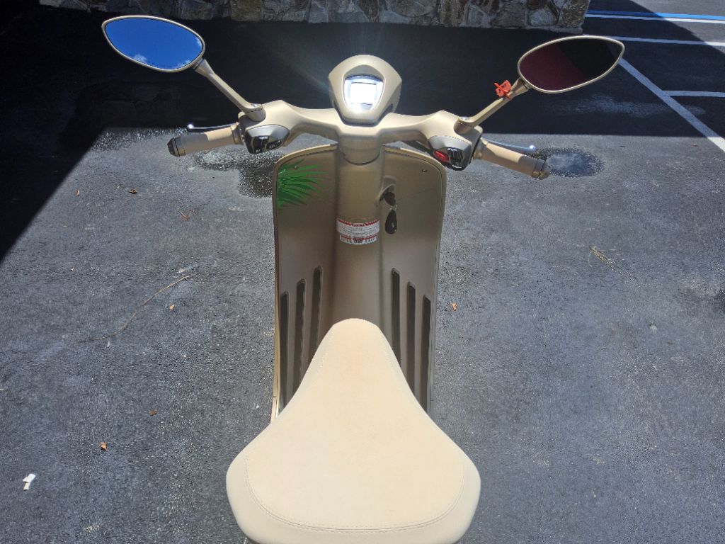 2024 Vespa 946 - $9,500