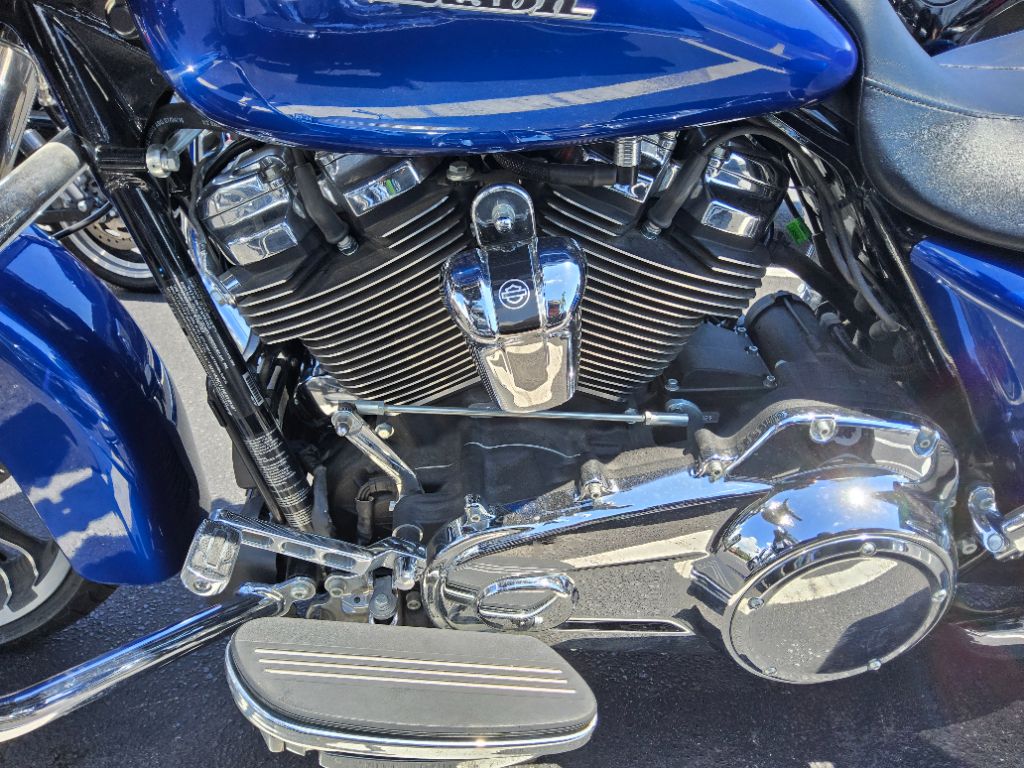 2017 Harley-davidson Street Glide Special - $15,900
