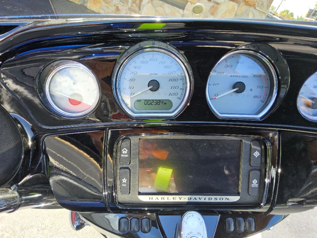 2017 Harley-davidson Street Glide Special - $15,900