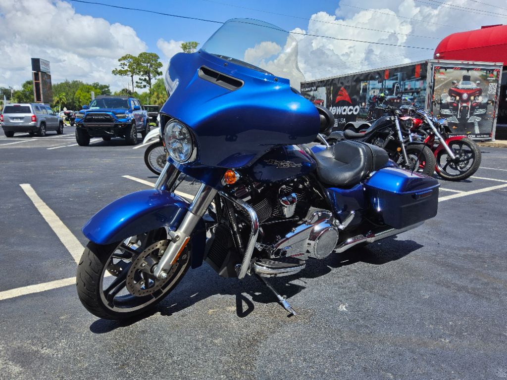 2017 Harley-davidson Street Glide Special - $15,900