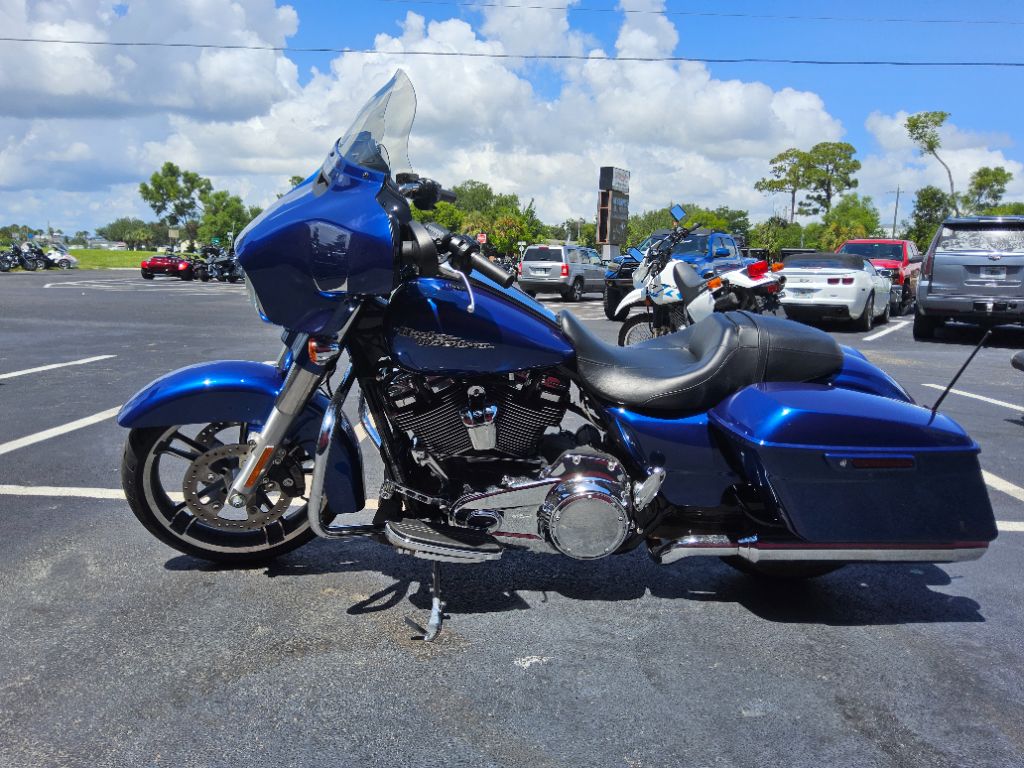 2017 Harley-davidson Street Glide Special - $15,900