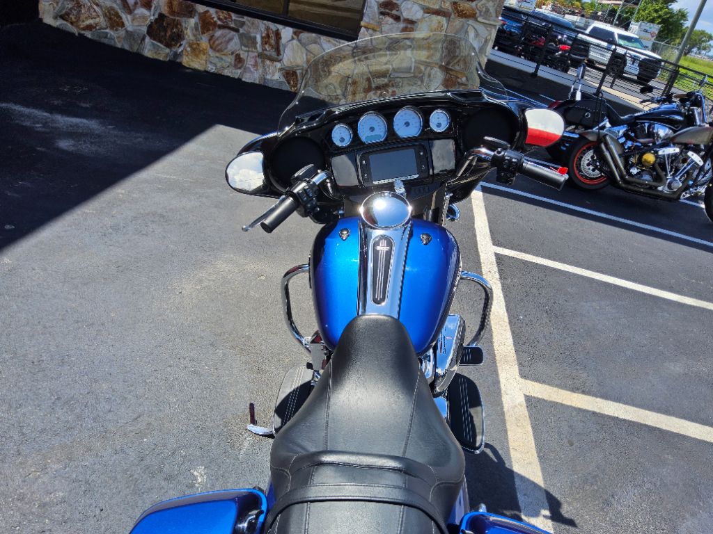 2017 Harley-davidson Street Glide Special - $15,900