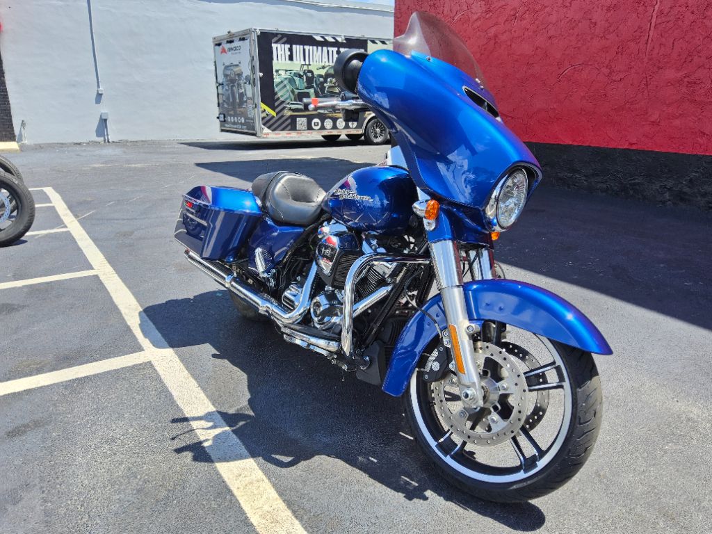 2017 Harley-davidson Street Glide Special - $15,900