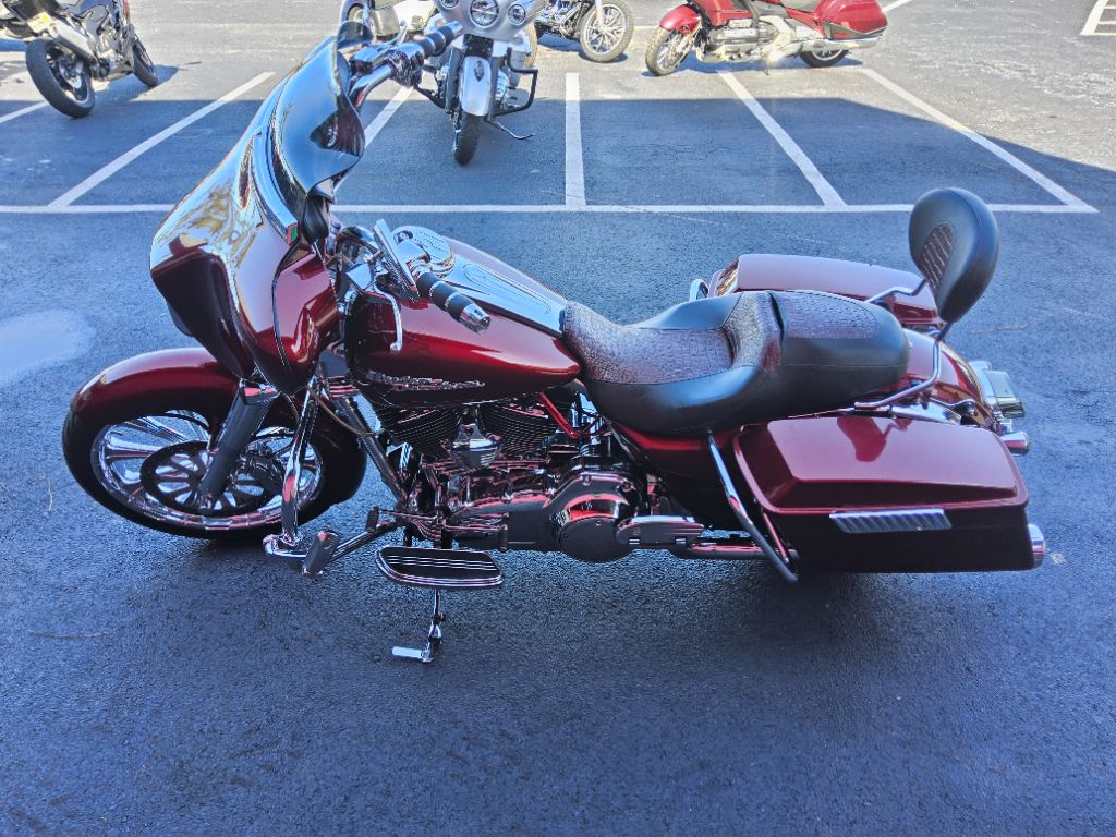 2009 Harley-davidson Street Glide - $10,500