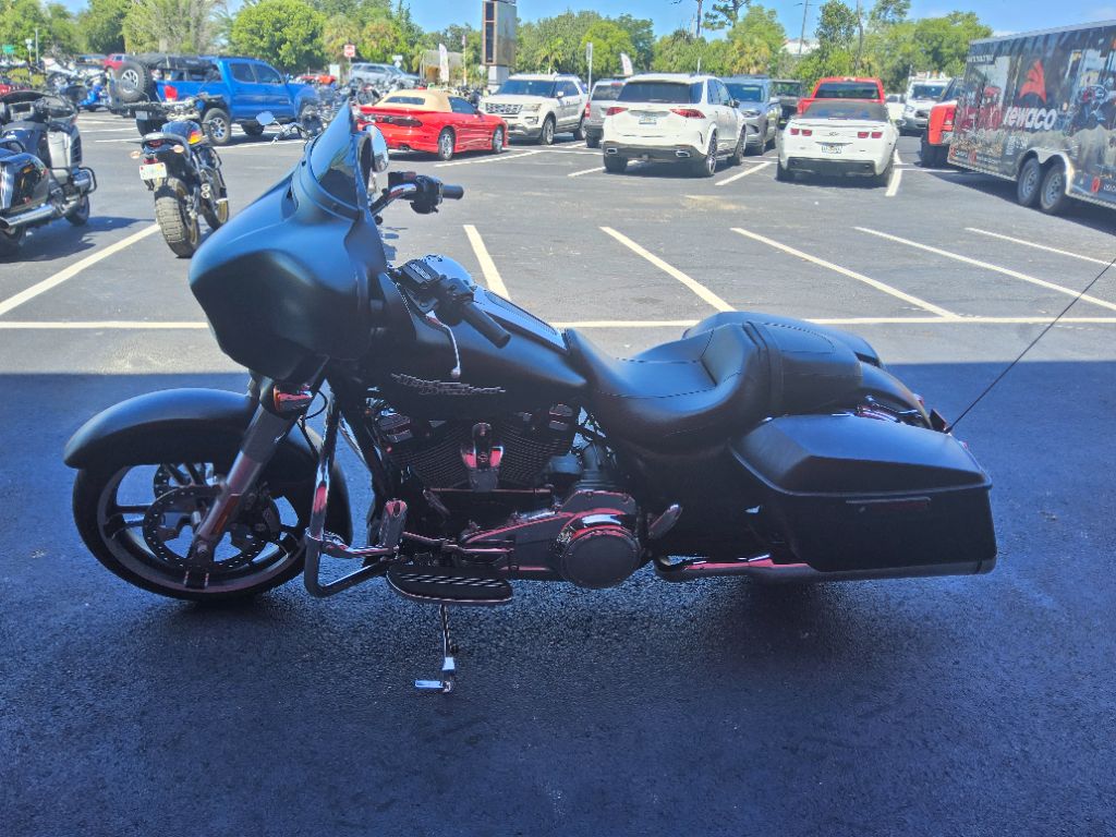 2017 Harley-davidson Street Glide Special - $14,995