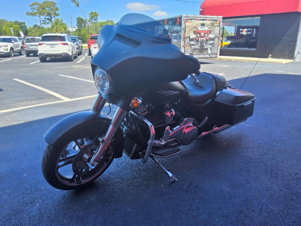 2017 Harley-davidson Street Glide Special - $14,995