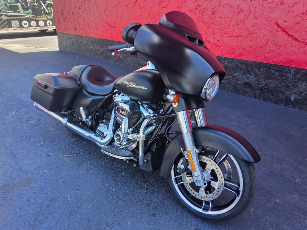 2017 Harley-davidson Street Glide Special - $14,995