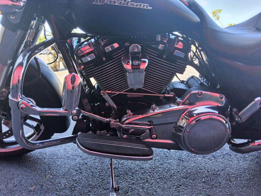 2017 Harley-davidson Street Glide Special - $14,995