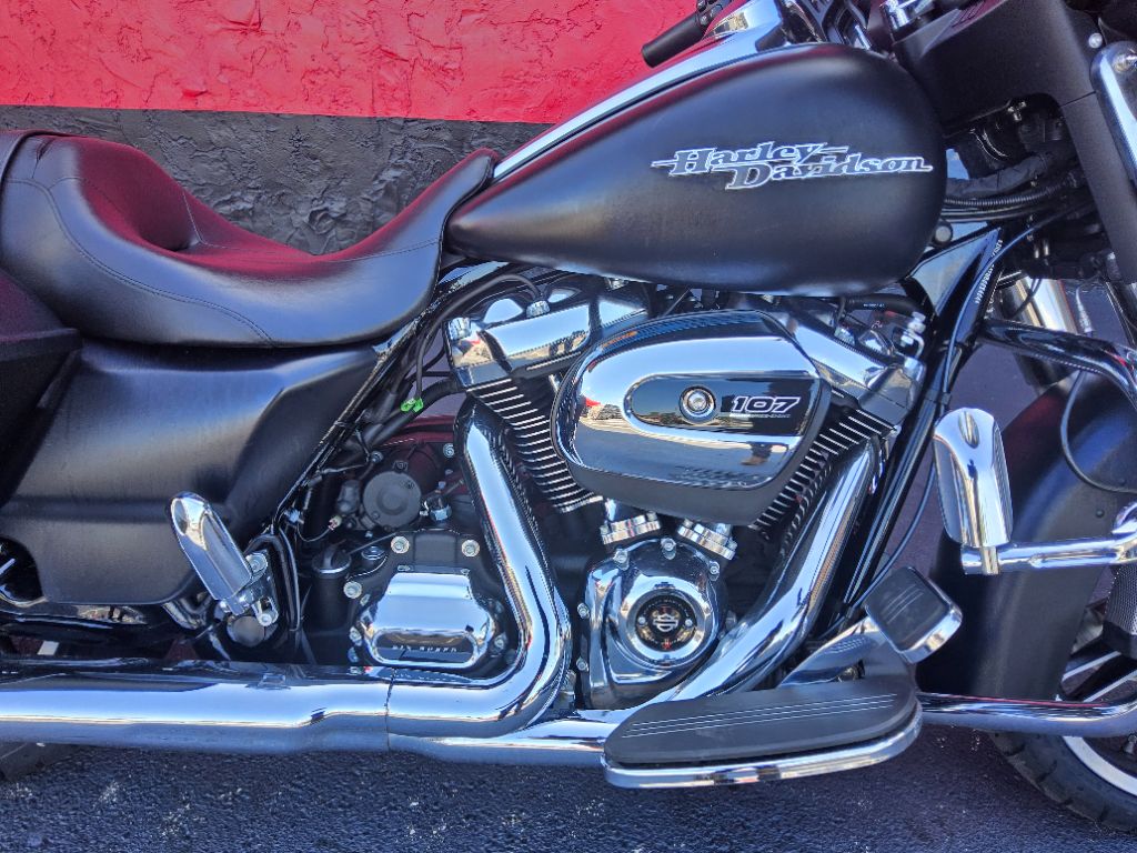 2017 Harley-davidson Street Glide Special - $14,995