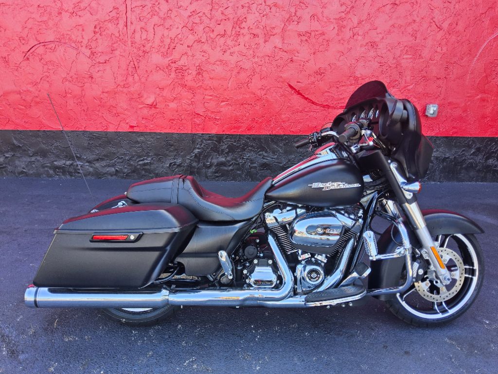 2017 Harley-davidson Street Glide Special - $14,995