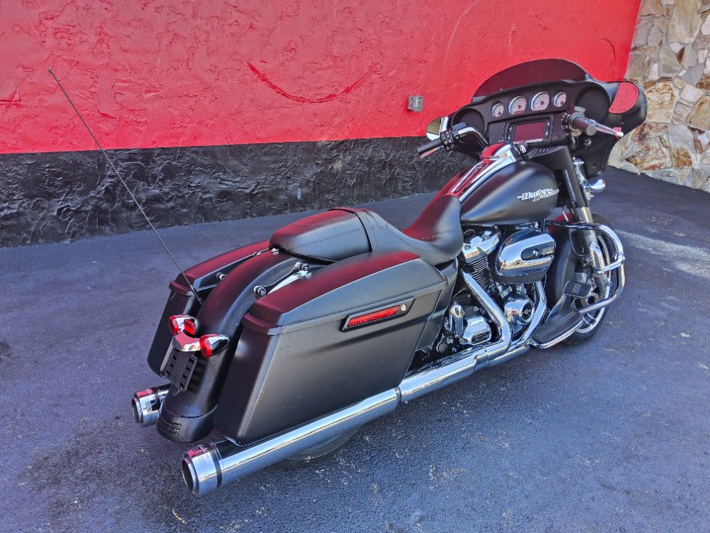 2017 Harley-davidson Street Glide Special - $14,995
