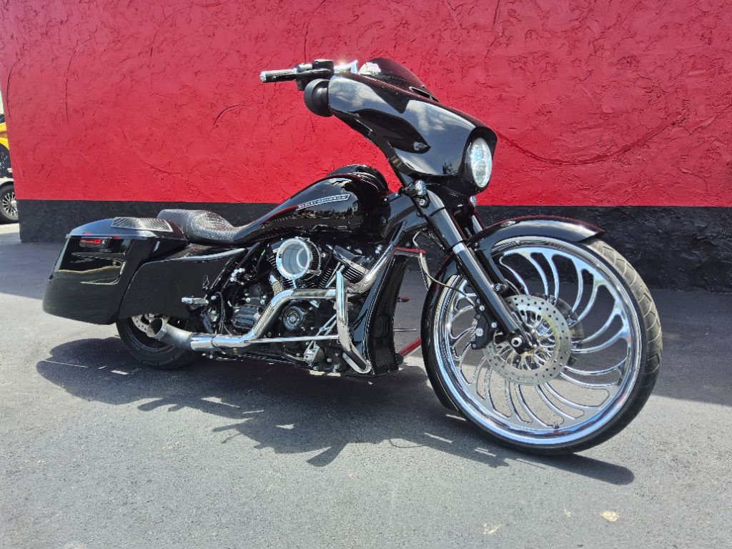 2019 Harley-davidson Street Glide Special - $23,995