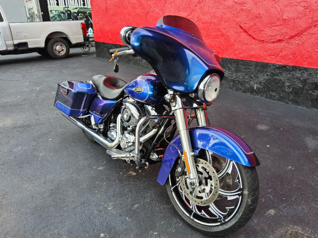 2009 Harley-davidson Street Glide - $9,900