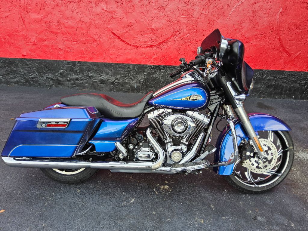 2009 Harley-davidson Street Glide - $9,900