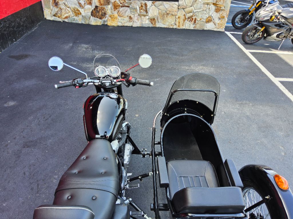 2018 Triumph Bonnivelle Side CAR - $7,995