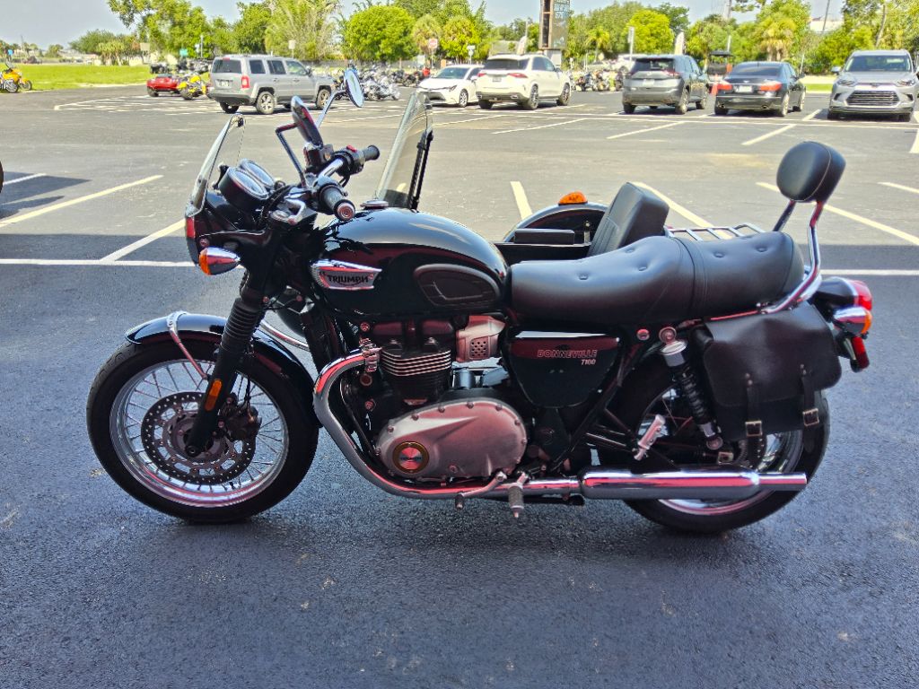 2018 Triumph Bonnivelle Side CAR - $7,995