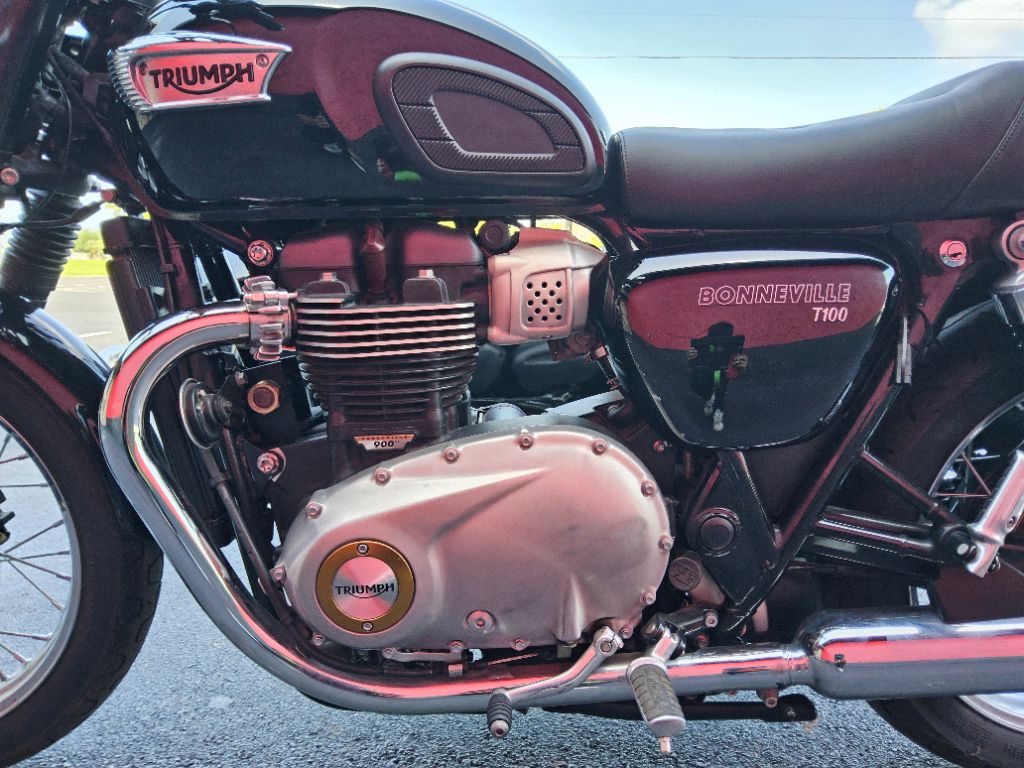 2018 Triumph Bonnivelle Side CAR - $7,995