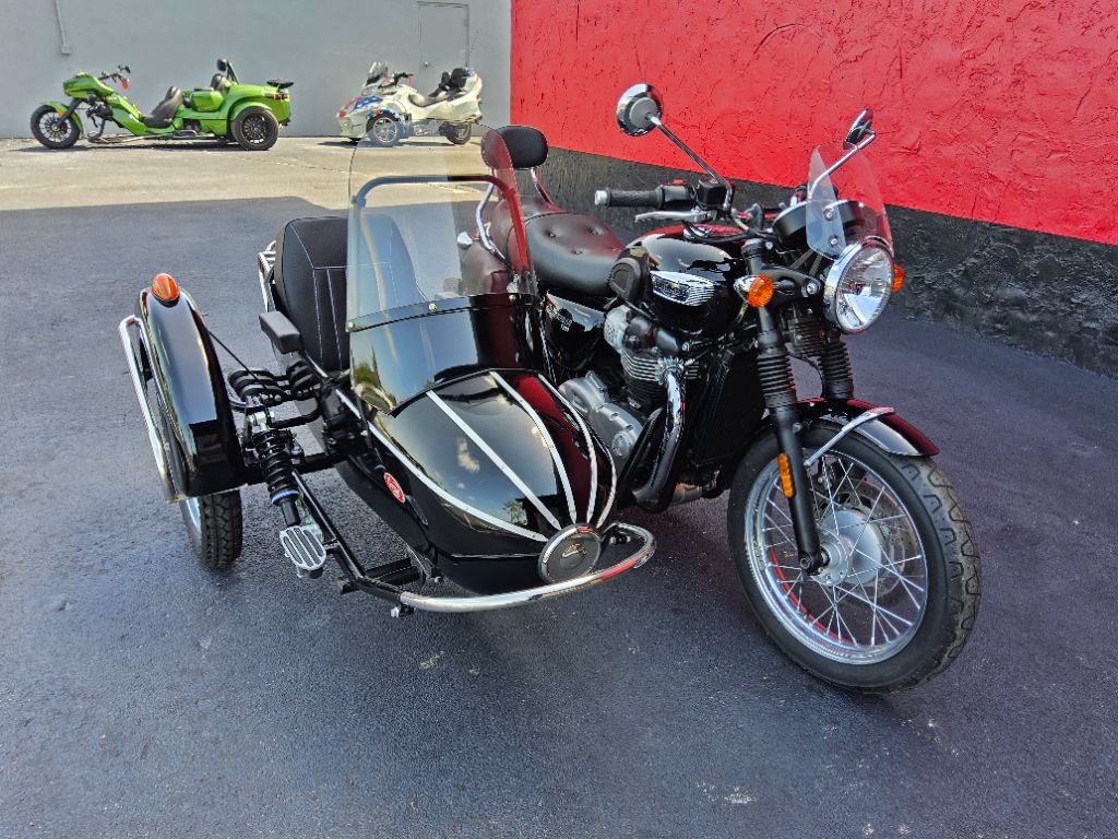2018 Triumph Bonnivelle Side CAR - $7,995