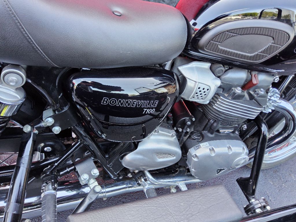 2018 Triumph Bonnivelle Side CAR - $7,995