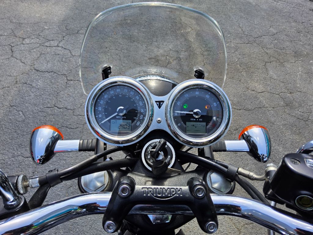 2018 Triumph Bonnivelle Side CAR - $7,995