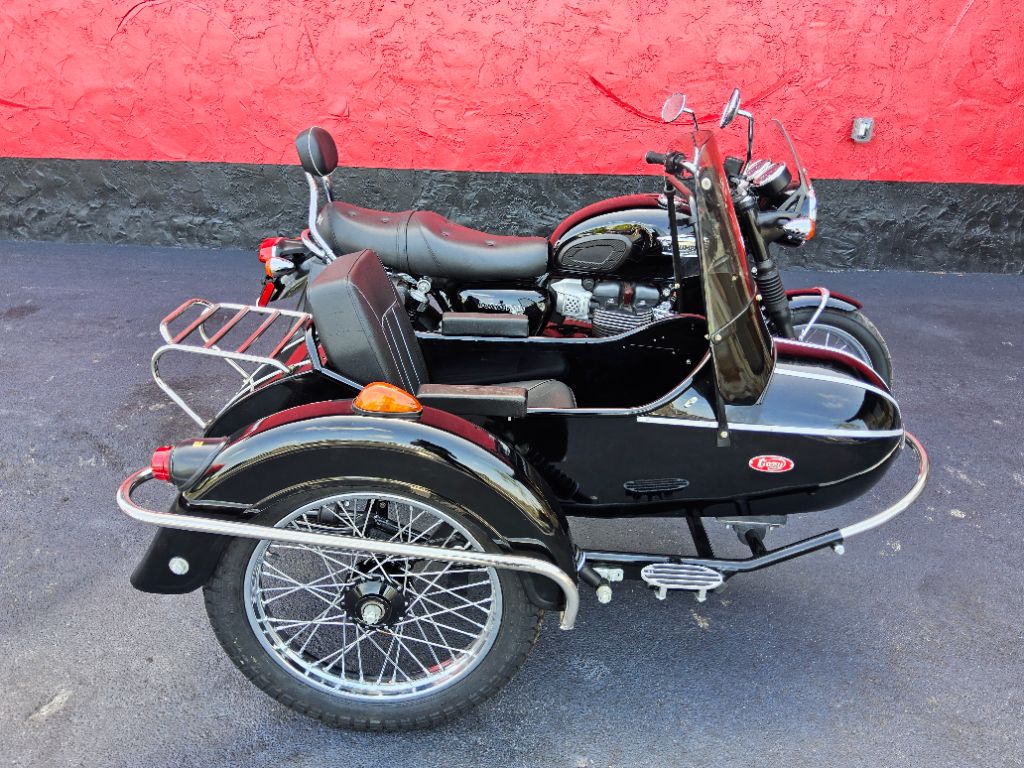 2018 Triumph Bonnivelle Side CAR - $7,995
