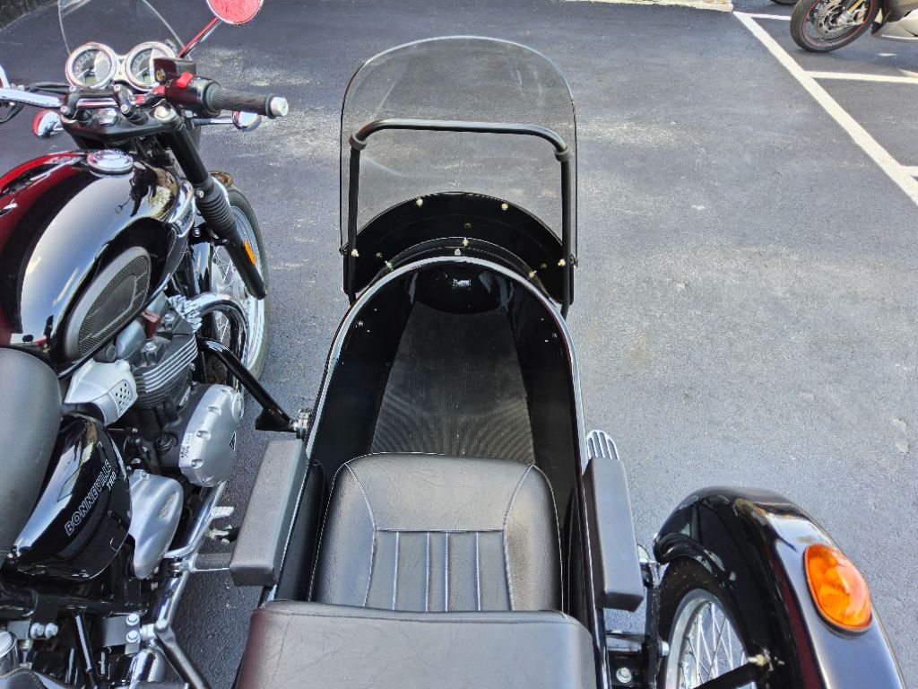 2018 Triumph Bonnivelle Side CAR - $7,995