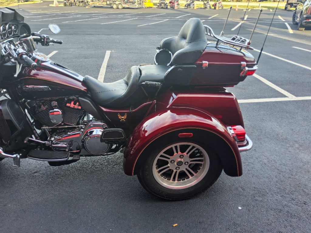 2014 Harley Davidson TRI Glide Flhtcutg - $21,995