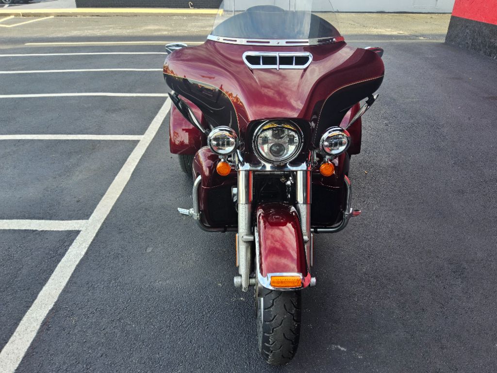 2014 Harley Davidson TRI Glide Flhtcutg - $21,995