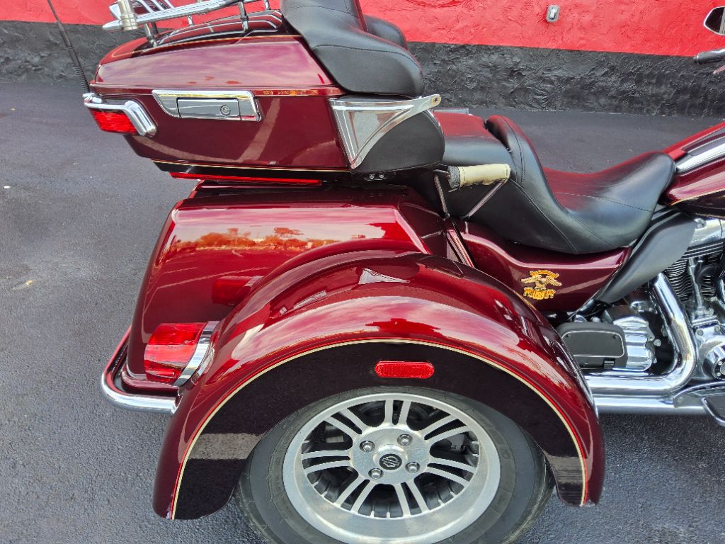 2014 Harley Davidson TRI Glide Flhtcutg - $21,995