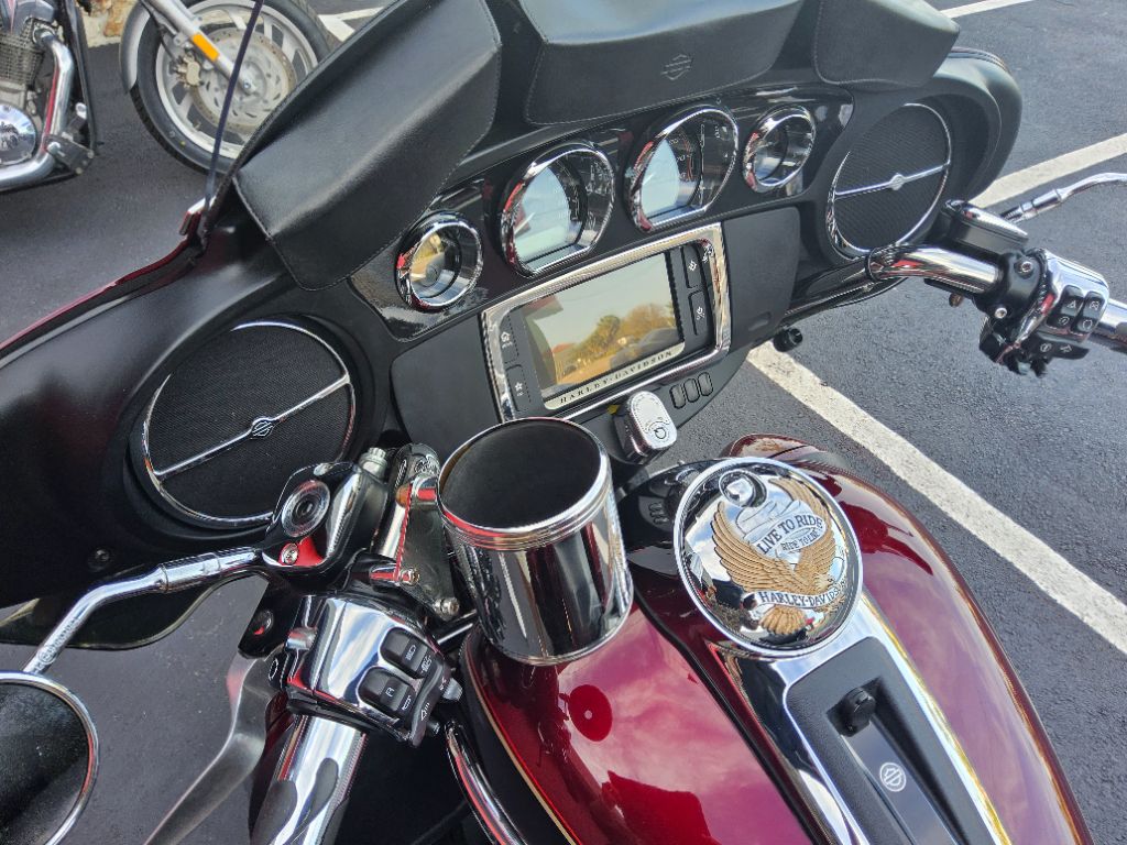 2014 Harley Davidson TRI Glide Flhtcutg - $21,995