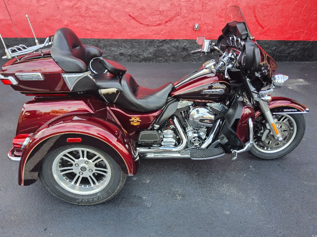 2014 Harley Davidson TRI Glide Flhtcutg - $21,995