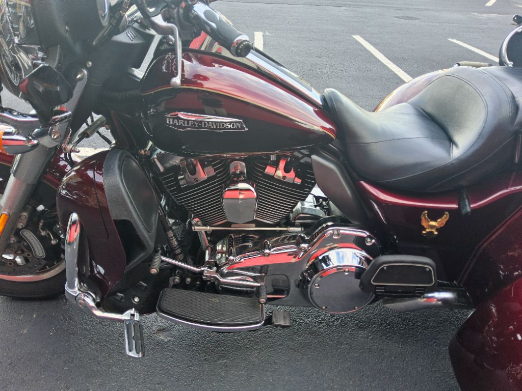 2014 Harley Davidson TRI Glide Flhtcutg - $21,995