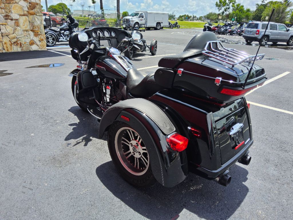 2015 Harley Davidson Flhtcutg