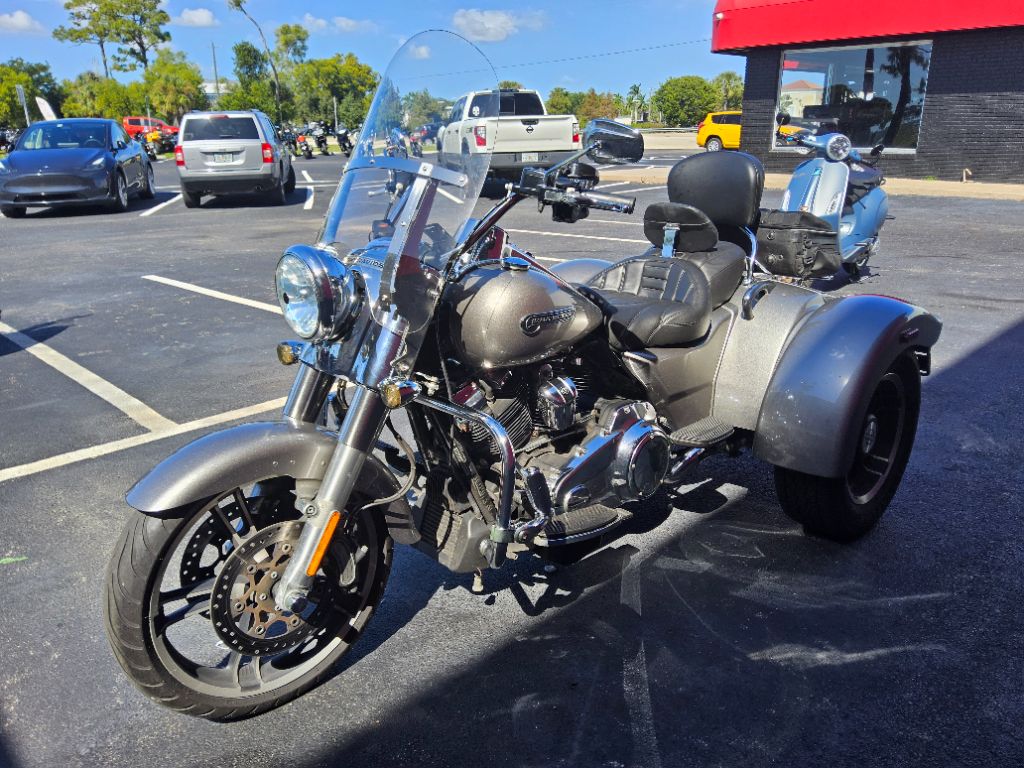 2017 Harley-davidson Freewheeler - $15,995